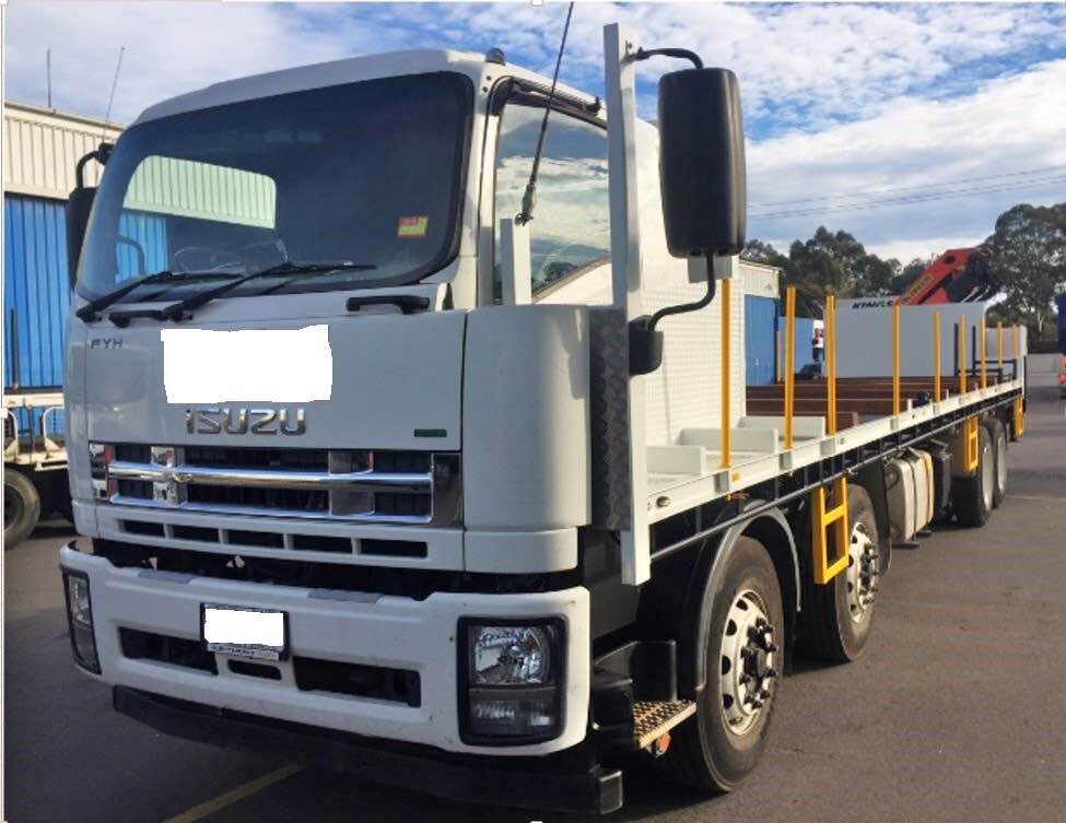 2014 Isuzu FYH 2000 8×4 auto crane truck